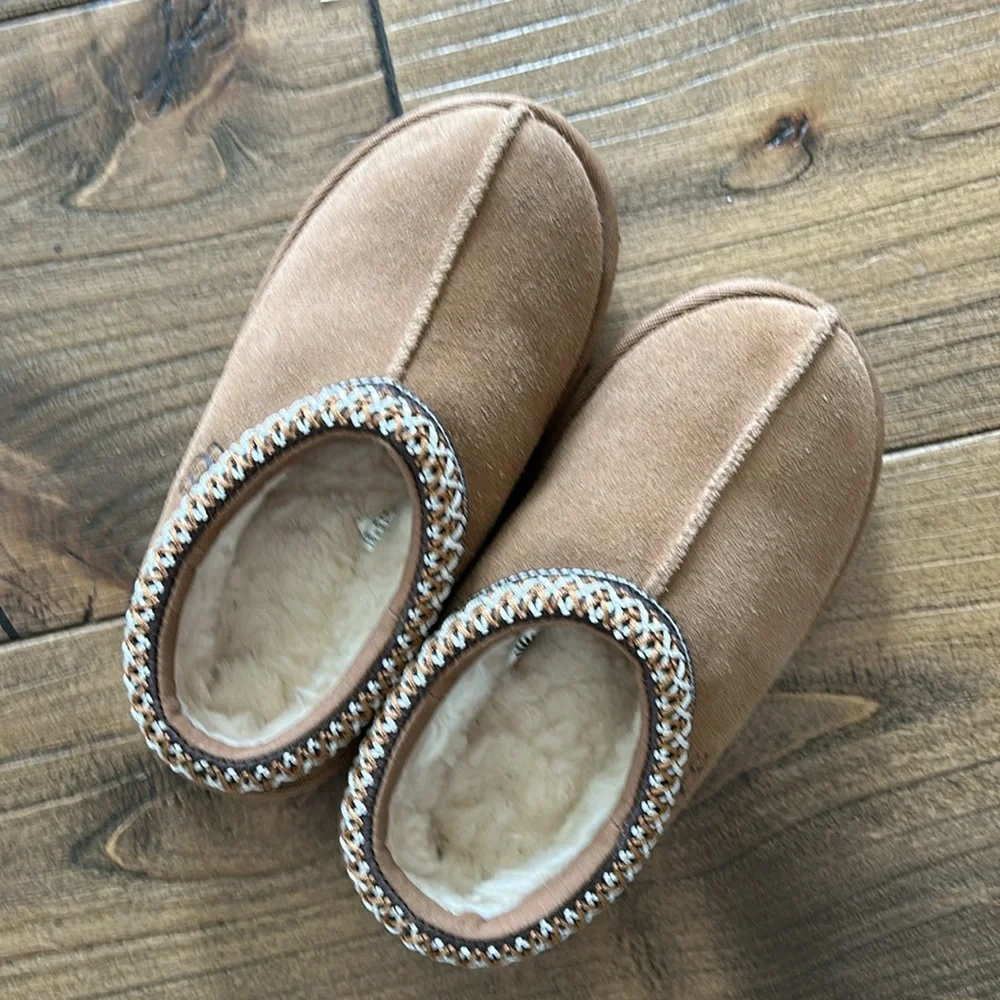 UGG slipper size *new*